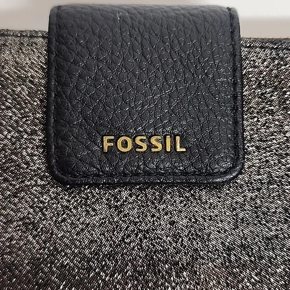 Fossil Metallic Pewter w/Taupe/Gray Inside Wristlet Wallet/Card Holder Clutch - Picture 2 of 11